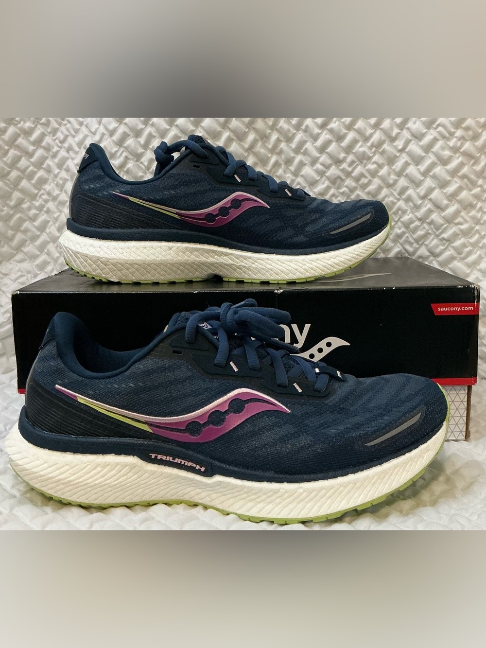 Saucony Triumph 19 Women’s Running Shoes Navy Pink Size 10 EUC